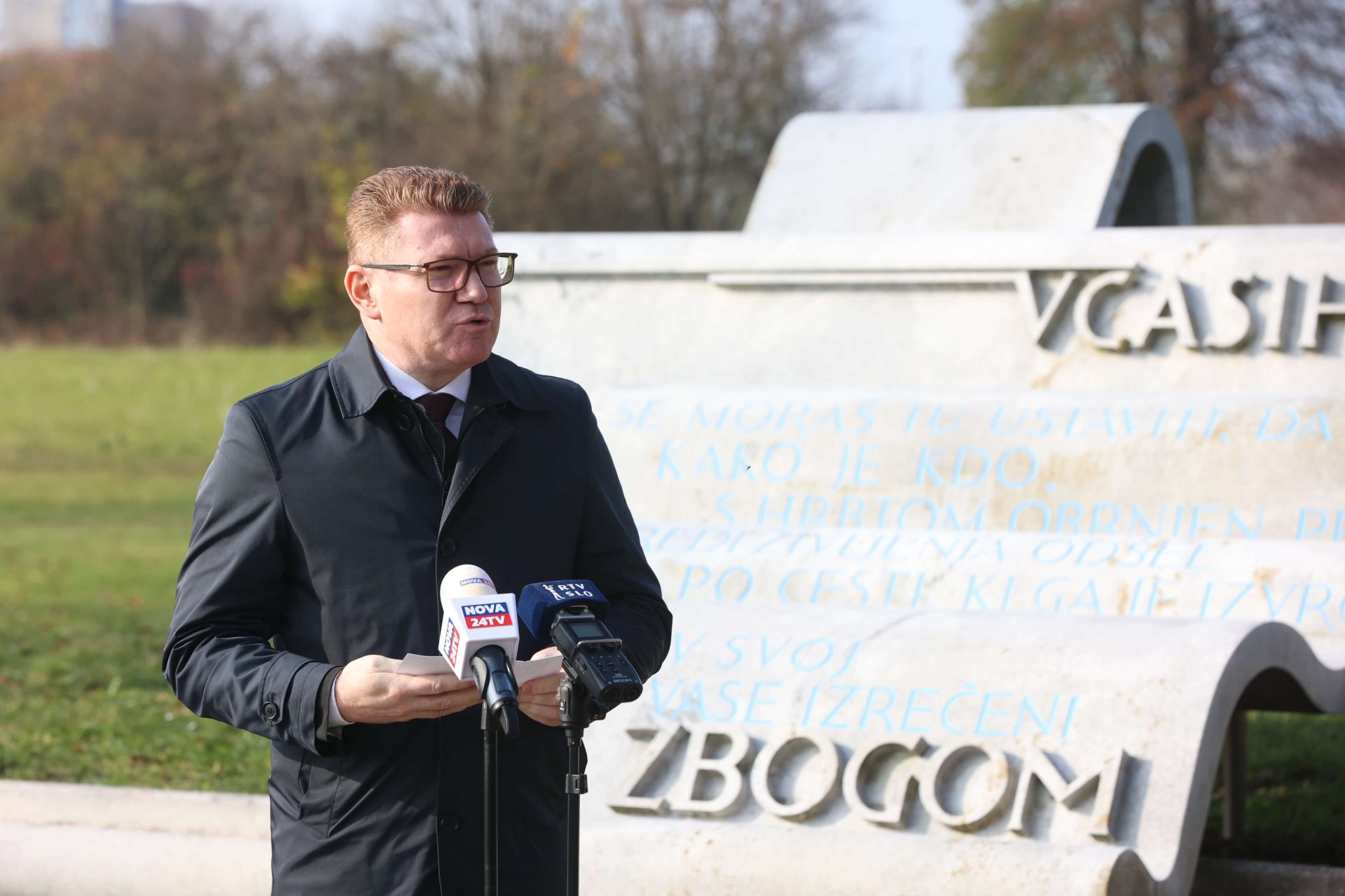 zavod-varna-pot-svetovni-dan-spomina-na-zrtve-prometnih-nesrec-spomenik-10