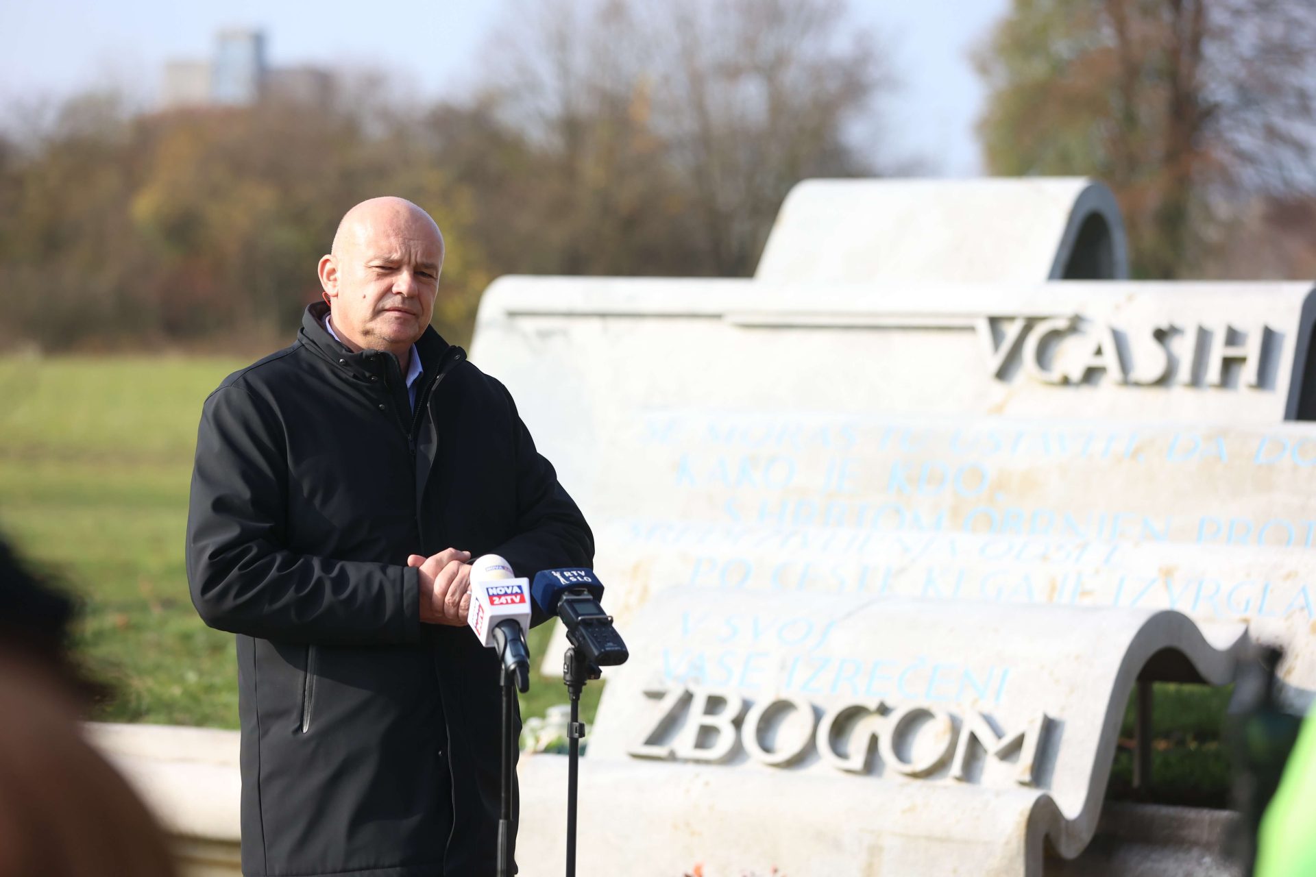 zavod-varna-pot-svetovni-dan-spomina-na-zrtve-prometnih-nesrec-spomenik-3