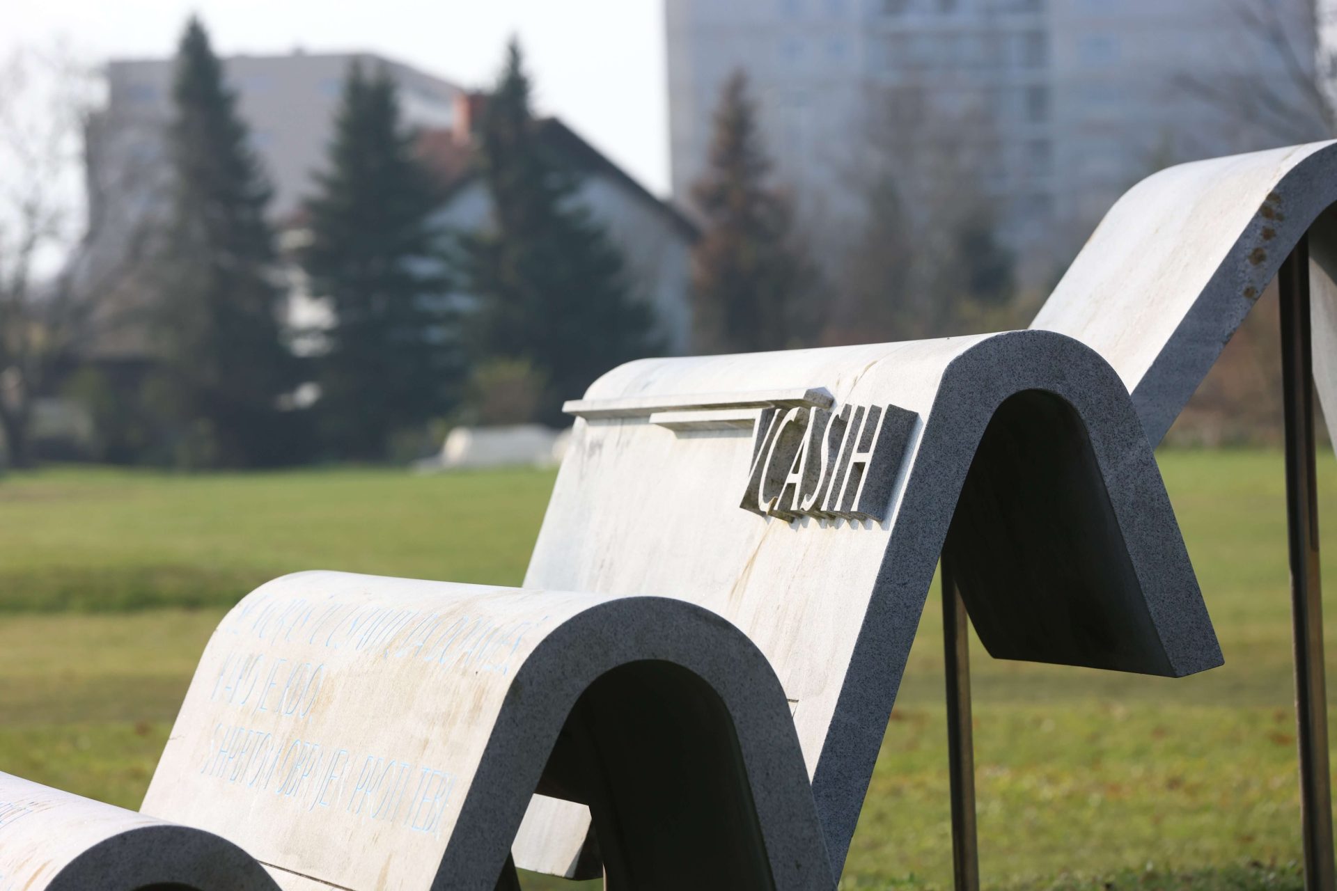 zavod-varna-pot-svetovni-dan-spomina-na-zrtve-prometnih-nesrec-spomenik-9