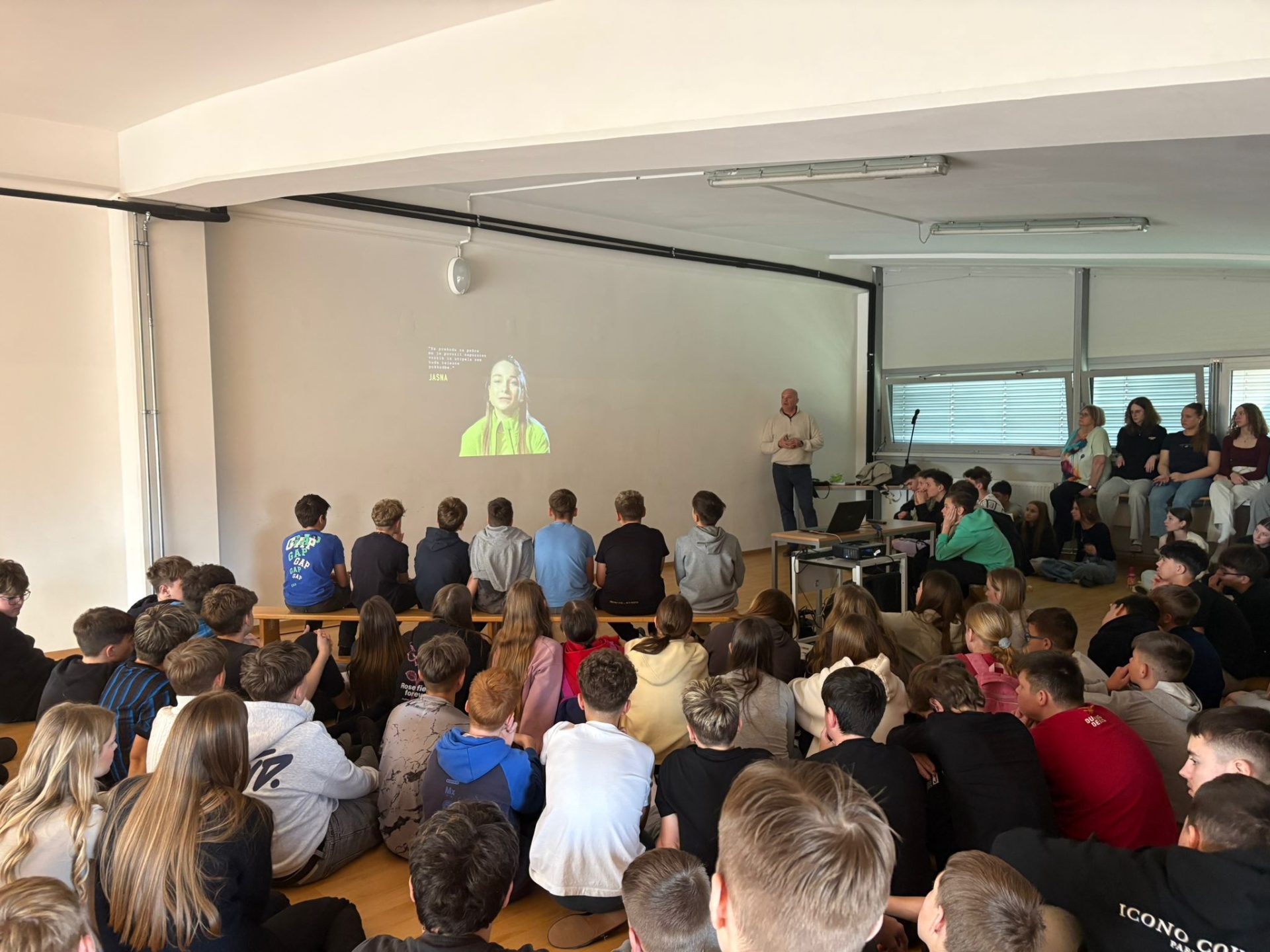 5x-stop-je-kul-os-dragomelj_-09032026-zavod-varna-pot-preventivno-izobrazevalne-delavnice-proemtna-varnost-vizija-nic-13