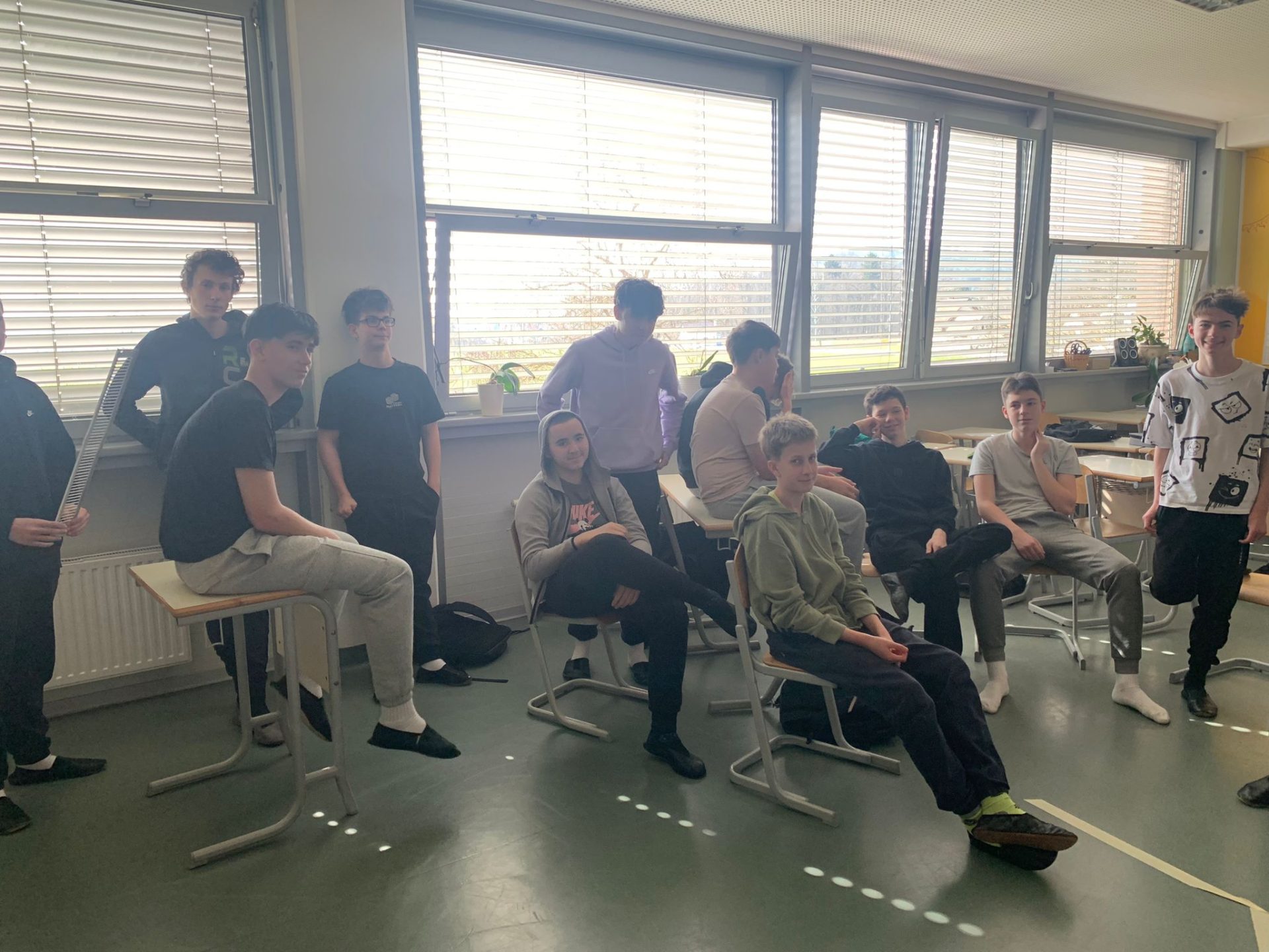 5x-stop-je-kul-os-dragomelj_-09032026-zavod-varna-pot-preventivno-izobrazevalne-delavnice-proemtna-varnost-vizija-nic-44