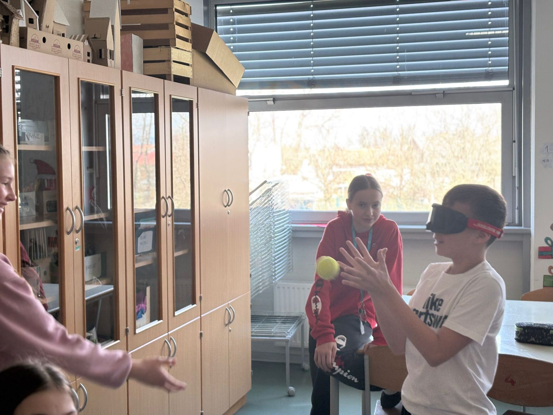 5x-stop-je-kul-os-dragomelj_-09032026-zavod-varna-pot-preventivno-izobrazevalne-delavnice-proemtna-varnost-vizija-nic-8