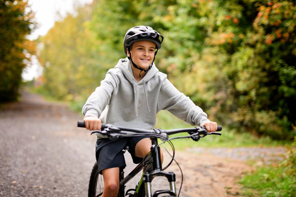 boyinahelmetridingbike-boyinsafetyhelmet